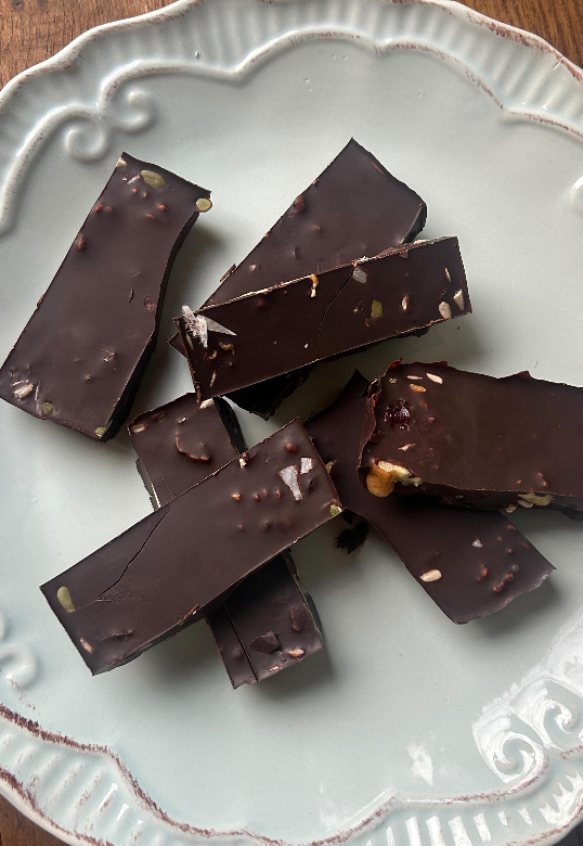 Barritas de chocolate y frutos secos: una receta fácil para hacer en familia